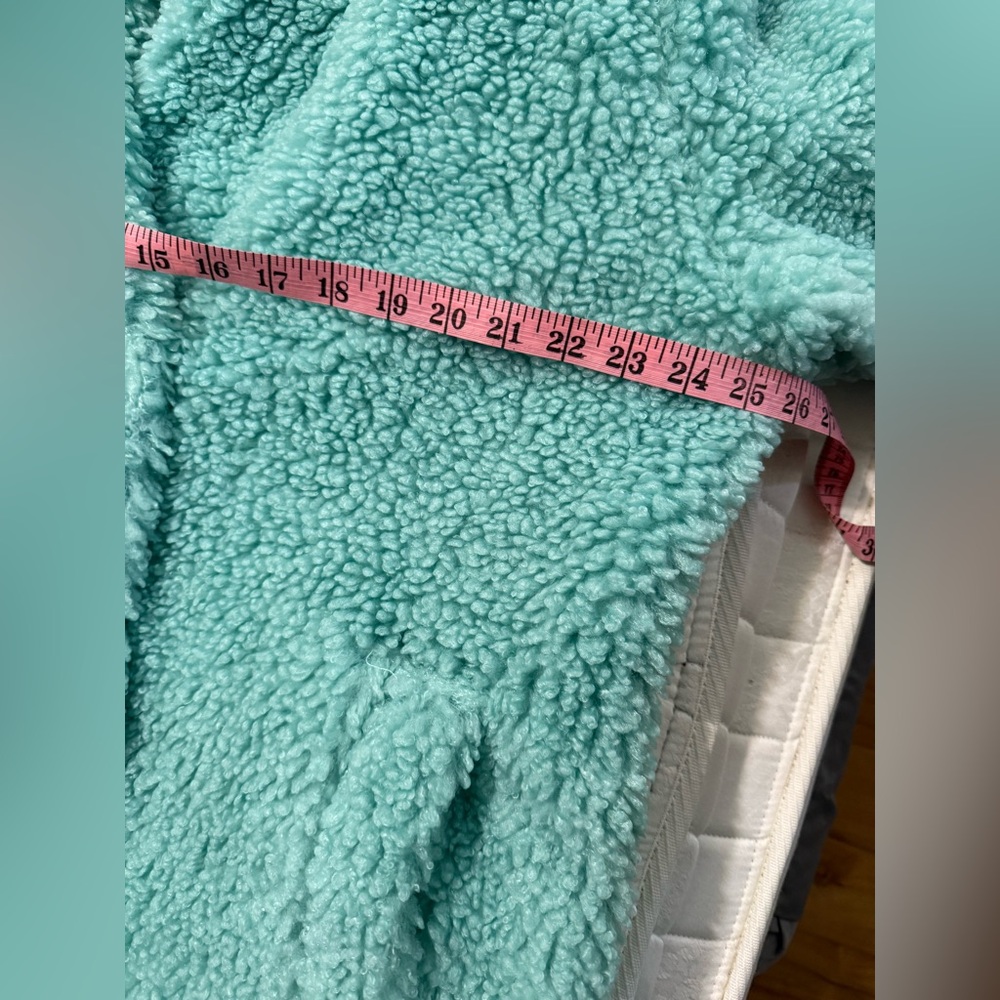 Jade Coat - Picture 11 of 14